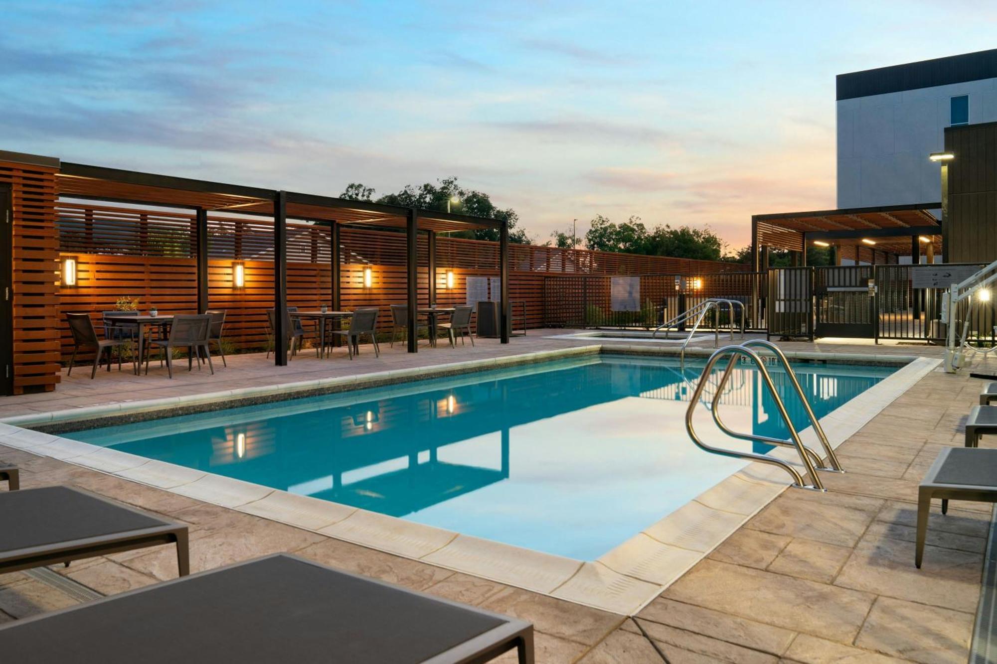 Courtyard By Marriott Fresno Clovis Ξενοδοχείο Εξωτερικό φωτογραφία